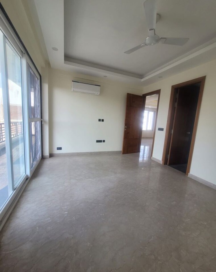 Room, dlf-alameda-independent-floors 3.5 Bedroom 2500 Sq.Ft. Apartment In Sector 73 Gurgaon 10450547