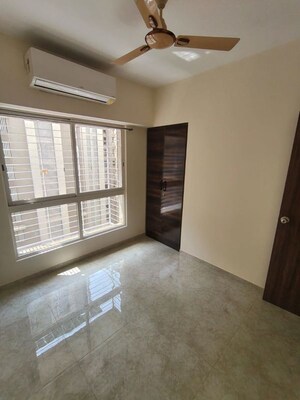 Room in 4 BHK Apartment at Lodha Amara, Kolshet Road – for Rent