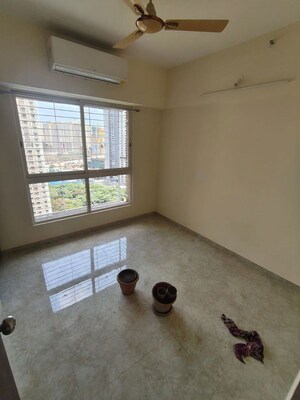 Room in 4 BHK Apartment at Lodha Amara, Kolshet Road – for Rent