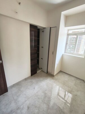 Room in 4 BHK Apartment at Lodha Amara, Kolshet Road – for Rent