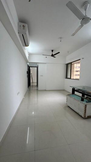 1 BHK Apartment For Rent in Lodha Splendora, Ghodbunder Road