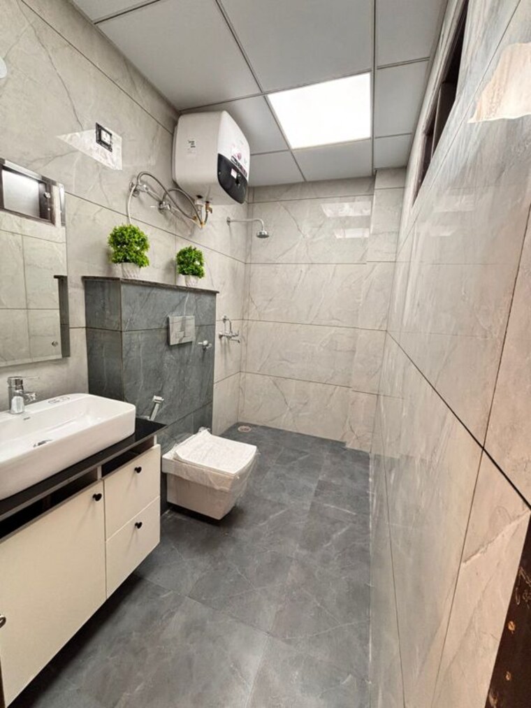 Attached Bathroom, ramgarh bhudda 3 Bedroom 2300 Sq.Ft. Apartment In Ramgarh Bhudda Zirakpur 10450565