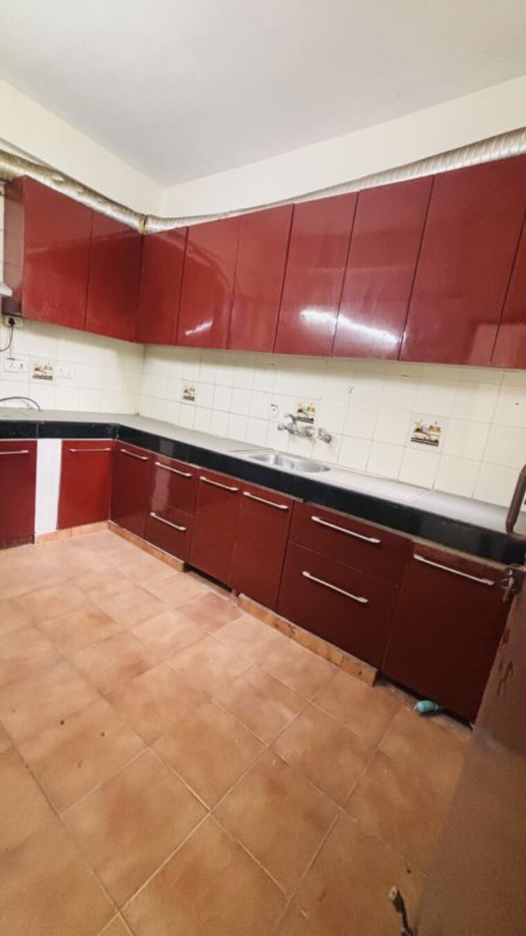 Kitchen, suncity-township-gurgaon 3 Bedroom 1261 Sq.Ft. Builder Floor In Sector 54 Gurgaon 10450524
