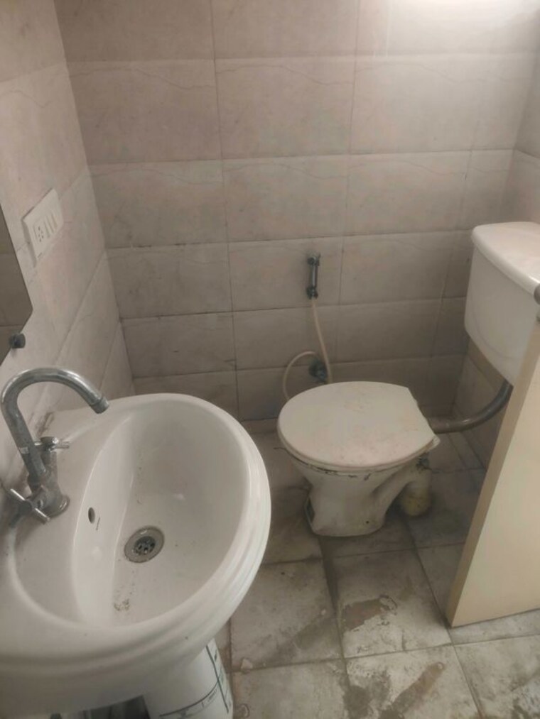 Bathroom, gaur-city-2-10th-avenue 2 Bedroom 1175 Sq.Ft. Apartment In Sector 16c Greater Noida Greater Noida 10450588