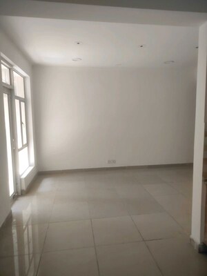 Room in 2 BHK Apartment at Gaur City 2 - 10th Avenue, Sector 16c Greater Noida – for Sale
