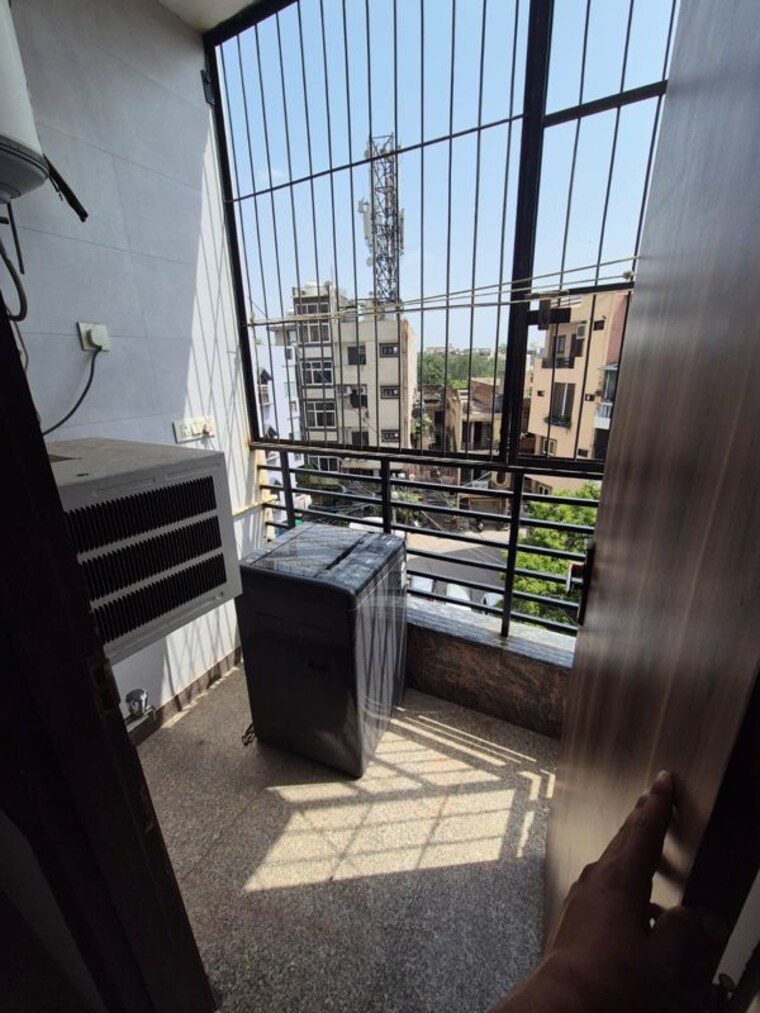 Balcony, ramesh nagar 2 Bedroom 125 Sq.Yd. Builder Floor In Ramesh Nagar Delhi 10450564