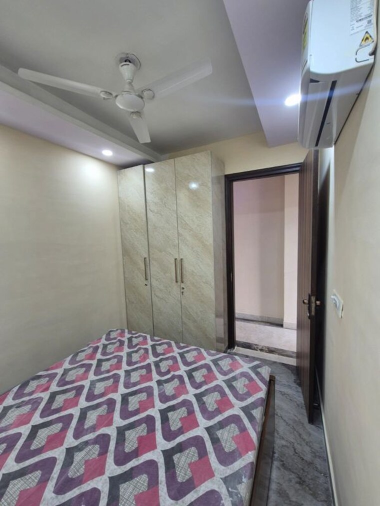 Bedroom, ramesh nagar 2 Bedroom 125 Sq.Yd. Builder Floor In Ramesh Nagar Delhi 10450564