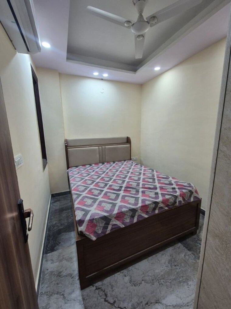 Bedroom, ramesh nagar 2 Bedroom 125 Sq.Yd. Builder Floor In Ramesh Nagar Delhi 10450564