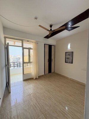 Room in 2 BHK Apartment at Divyansh Flora, Sector 16c Greater Noida – for Sale