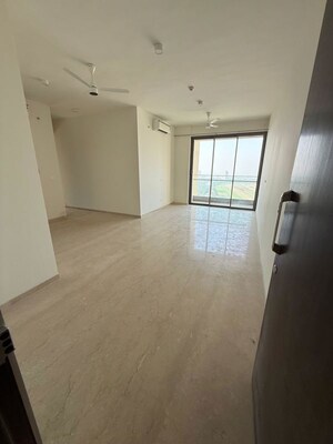 Room in 3 BHK Apartment at Piramal Mahalaxmi, Mahalaxmi – for Rent