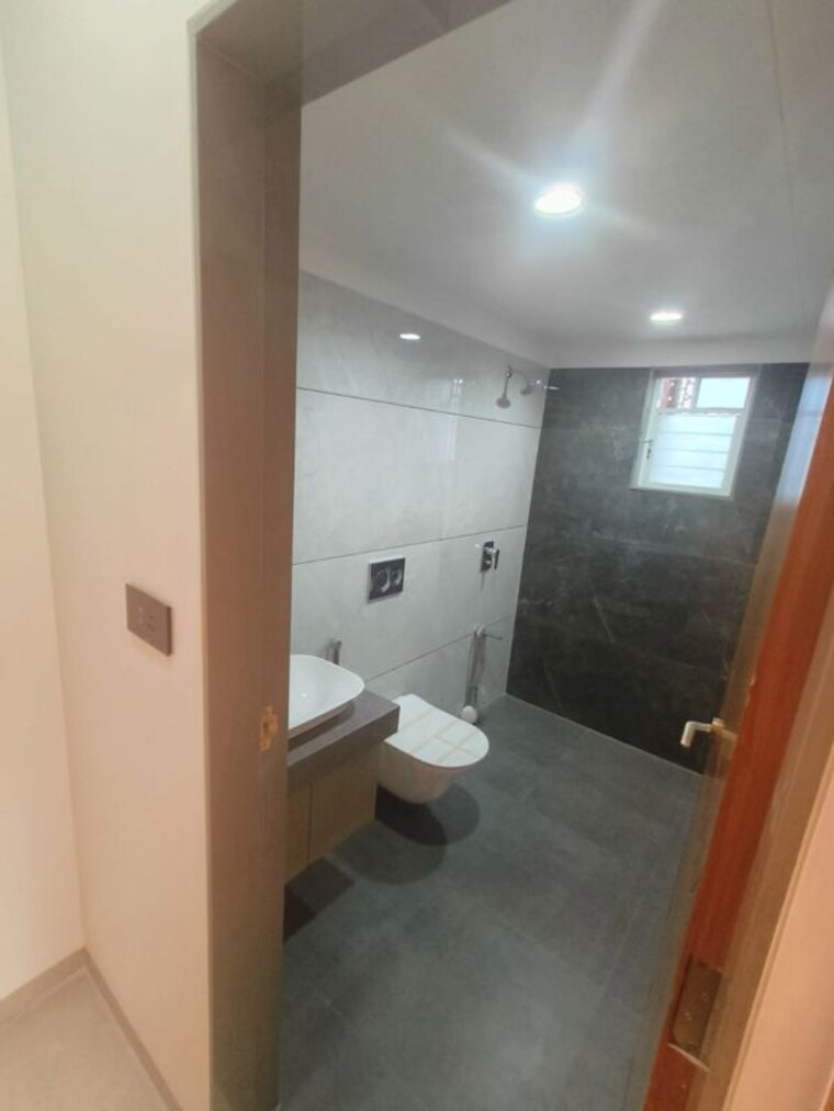 Bathroom, govardhan-paradise-19 4 Bedroom 1650 Sq.Ft. Villa In Bhayli Vadodara 10450557