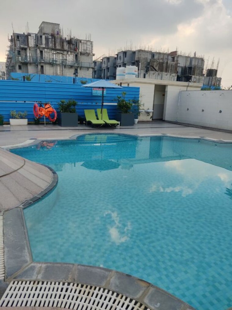 Swimming Pool, signature-global-park 2.5 Bedroom 1081 Sq.Ft. Builder Floor In Sohna Sector 36 Gurgaon 10450665