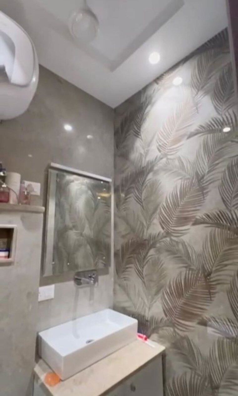 Bathroom, lajpat nagar i 2 Bedroom 30 Sq.Yd. Builder Floor In Lajpat Nagar I Delhi 10450591