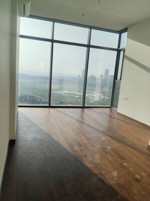 Room in 3 BHK Apartment at Mahalaxmi Racecourse – for Rent