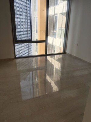 Room in 3 BHK Apartment at Mahalaxmi Racecourse – for Rent