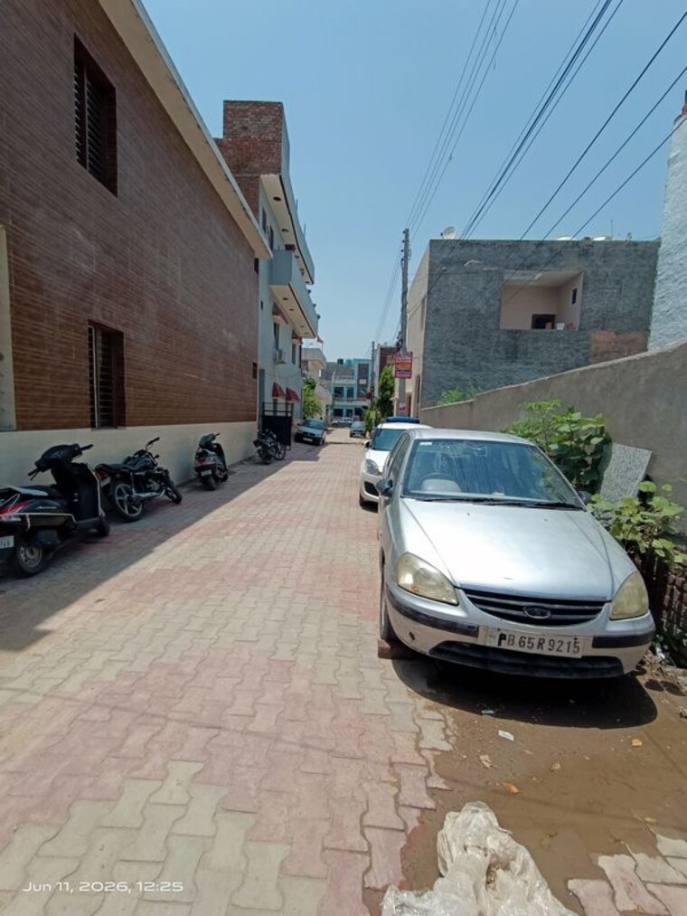  Parking, pabhat 4 Bedroom 100 Sq.Yd. Independent House In Pabhat Zirakpur 10450672