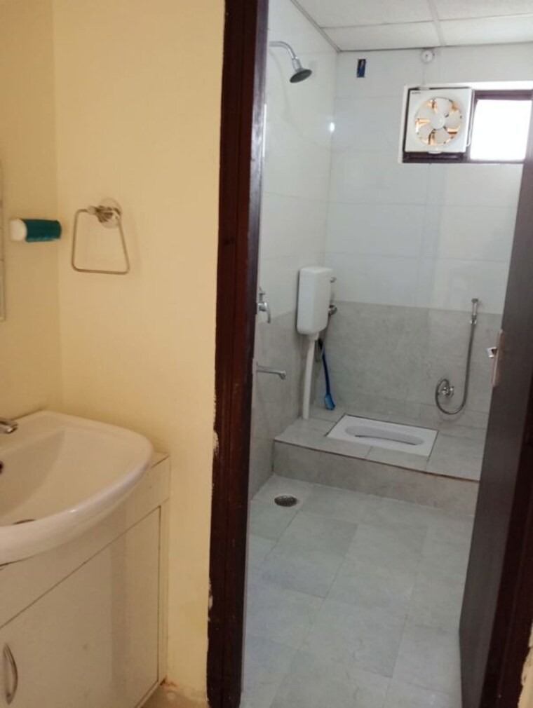 Bathroom, ganeshpur rahmanpur 2 Bedroom 860 Sq.Ft. Apartment In Ganeshpur Rahmanpur Lucknow 10450650