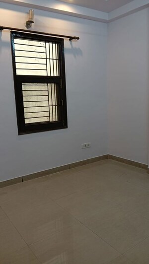 Room in 3 BHK Apartment at Krishna Apra Royal Court, Sector 16 Greater Noida – for Rent