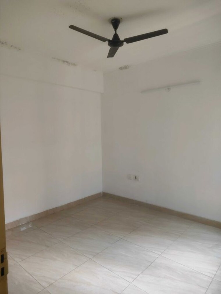Room, gaur-city-2-14th-avenue 2 Bedroom 955 Sq.Ft. Apartment In Sector 16c Greater Noida Greater Noida 10450747