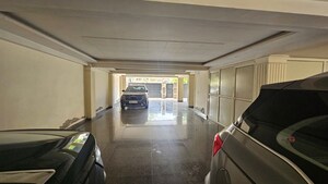 Parking in 4 BHK Builder Floor at Sector 21c – for Sale