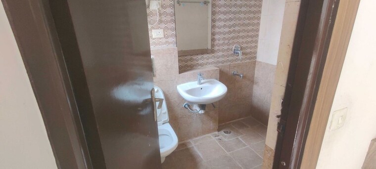 Bathroom, sam-palm-olympia 3 Bedroom 1335 Sq.Ft. Apartment In Sector 16c Greater Noida Greater Noida 10450782