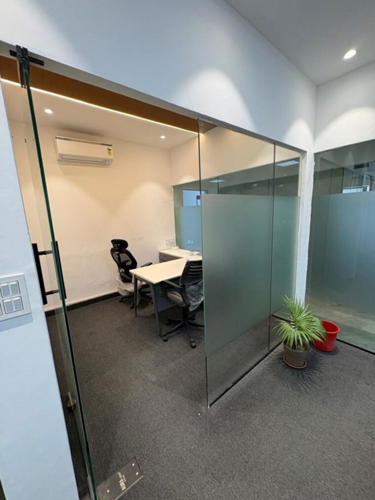 Team Area, sector 63 Commercial Office Space 2000 Sq.Ft. In Sector 63 Noida 10450699