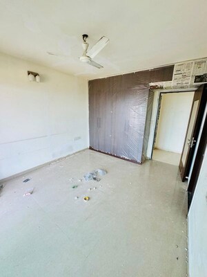 Room in 3 BHK Apartment at Raj Grandeur, Powai – for Rent