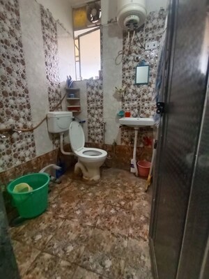 Bathroom in 1.5 BHK Builder Floor at South Delhi – for Sale