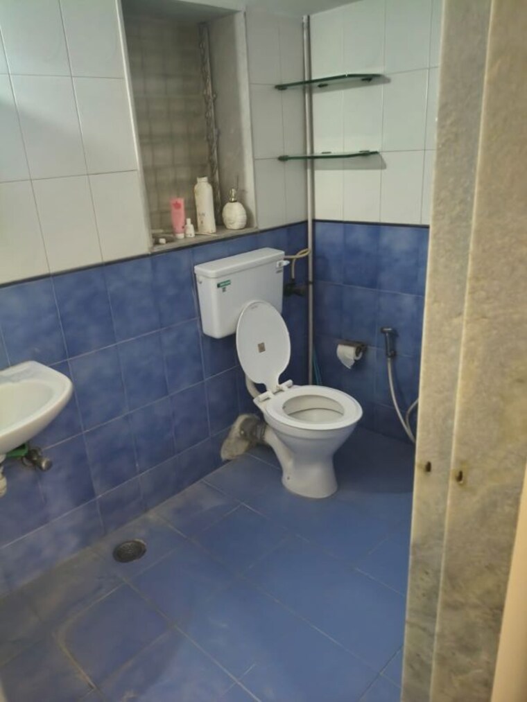 Bathroom, sunny-side-apartment 3 Bedroom 1200 Sq.Ft. Apartment In Andheri West Mumbai 10450812