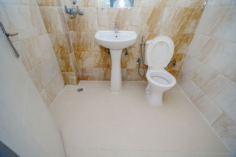 Bathroom, ajnara-le-garden-phase-ii 2 Bedroom 925 Sq.Ft. Apartment In Sector 16b Greater Noida Greater Noida 10450823