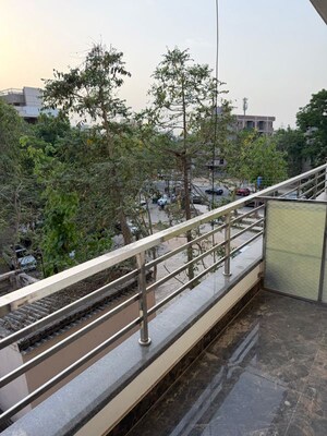 Balcony in 1 BHK Builder Floor at Sector 27 – for Rent