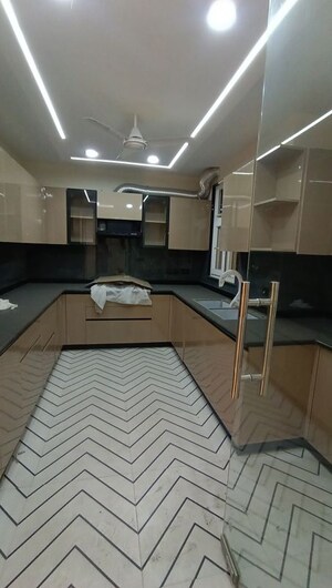Team Area in 3.5 BHK Builder Floor at Nehru Place – for Sale