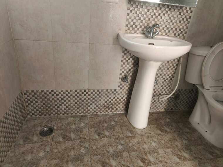 Bathroom, galaxy-royale 2 Bedroom 990 Sq.Ft. Apartment In Gaur City 2 Greater Noida 10450908