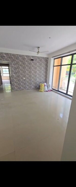 Room in 3 BHK Apartment at Unitech Horizon, Pi Greater Noida – for Rent