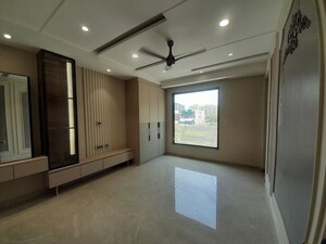 Room in 3 BHK Builder Floor at Sector 85 – for Sale