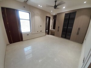 Room in 3 BHK Builder Floor at Sector 85 – for Sale