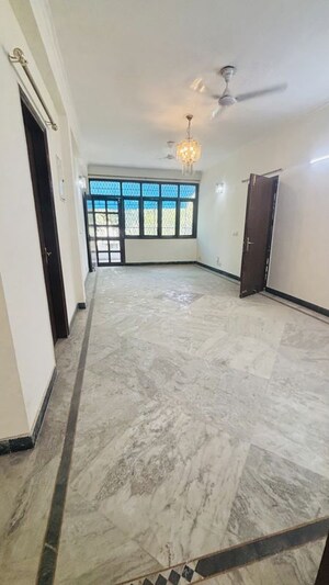 Building Lobby in 3 BHK Builder Floor at Suncity – for Rent