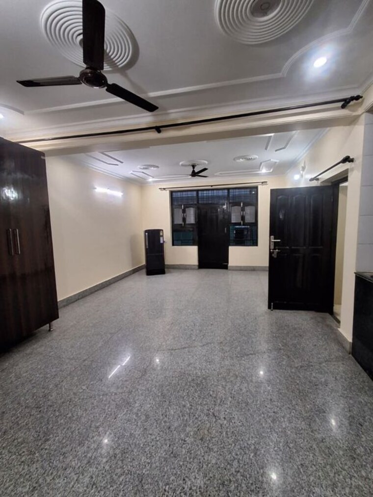  Parking, sector 31 2 Bedroom 1600 Sq.Ft. Independent House In Sector 31 Gurgaon 10450965