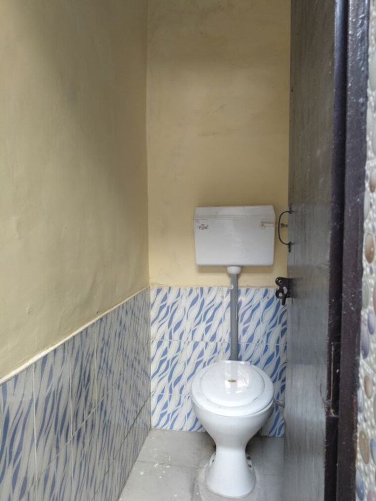 Bathroom, sector 31 3 Bedroom 2100 Sq.Ft. Independent House In Sector 31 Gurgaon 10451006