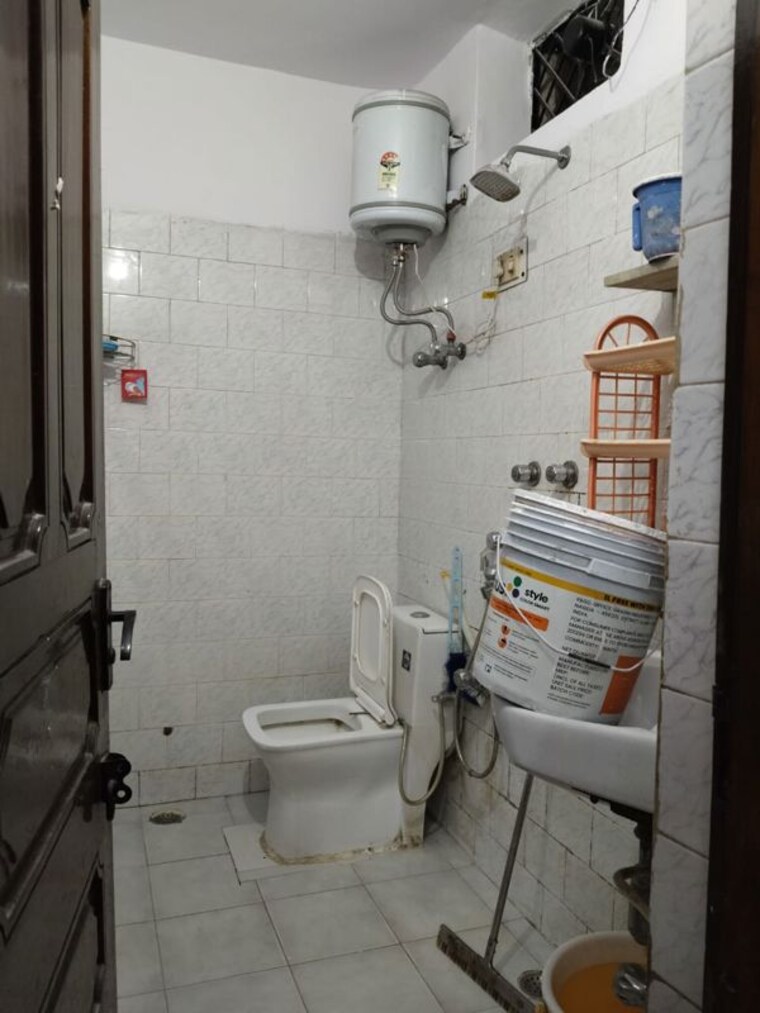 Bathroom, sector 31 3 Bedroom 2100 Sq.Ft. Independent House In Sector 31 Gurgaon 10451006