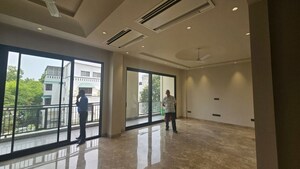 Parking in 1 BHK Builder Floor at Lajpat Nagar ii – for Rent