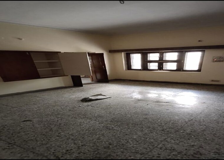  Parking, sector 12 3 Bedroom 300 Sq.Yd. Apartment In Sector 12 Sonipat 10451045