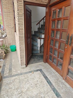 2 BHK Builder Floor For Rent in Lajpat Nagar ii