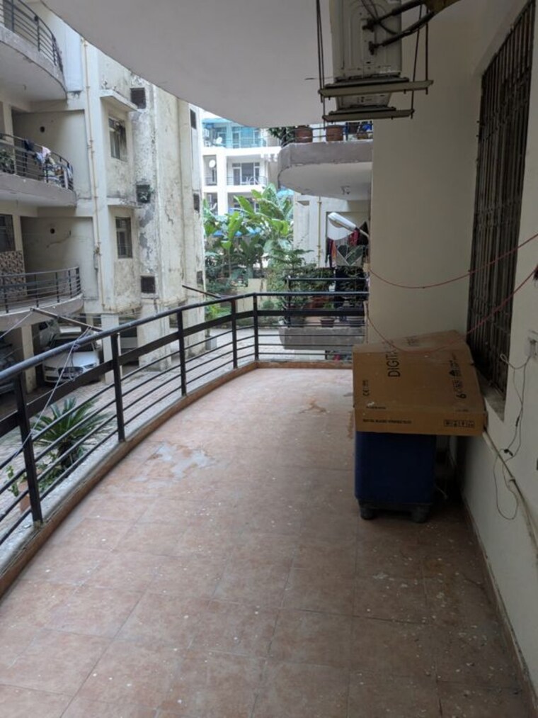 Balcony, central-town 3 Bedroom 1835 Sq.Ft. Apartment In Vip Road Zirakpur 10451112