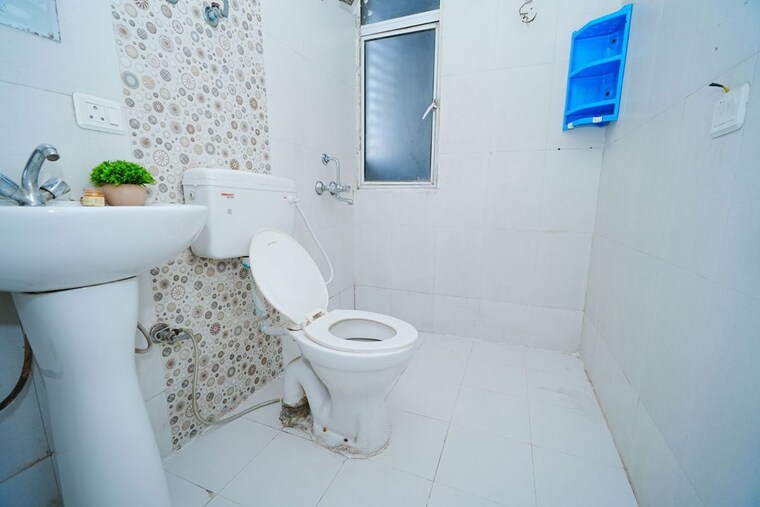 Bathroom, galaxy-plaza-greater-noida 3.5 Bedroom 1410 Sq.Ft. Apartment In Sector 4 Greater Noida Greater Noida 10451104