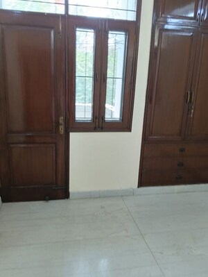Room in 3.5 BHK Apartment at Sector 62 – for Rent
