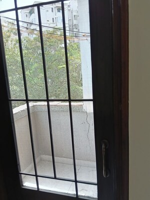 Staircase in 3.5 BHK Apartment at Sector 62 – for Rent