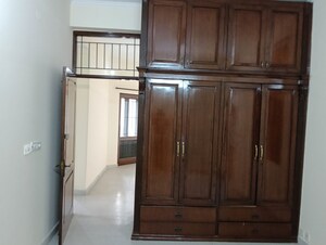 Room in 3.5 BHK Apartment at Sector 62 – for Rent