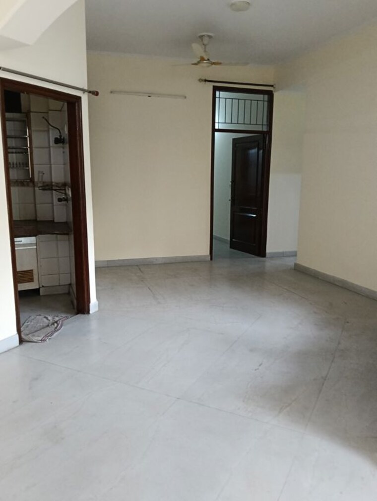 Room, sector 62 3.5 Bedroom 2200 Sq.Ft. Apartment In Sector 62 Noida 10451147