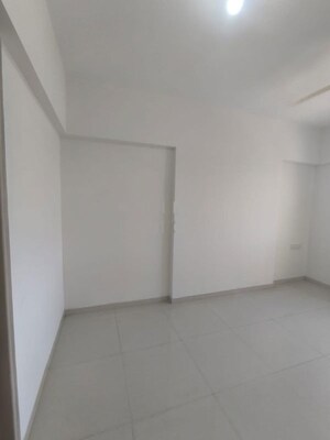 Room in 2 BHK Apartment at Kohinoor Sapphire, Tathawade – for Rent